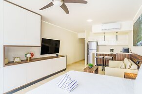 New Chic Studio Space with Jungle Roof Pool & Lounge