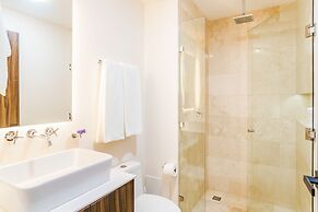 New Chic Studio Space with Jungle Roof Pool & Lounge