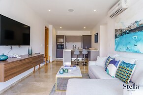 Grand Oceanview Condo with Rooftop Pools