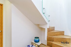 Grand Oceanview Condo with Rooftop Pools