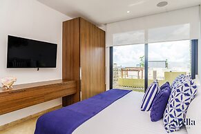 Grand Oceanview Condo with Rooftop Pools