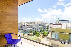 Grand Oceanview Condo with Rooftop Pools