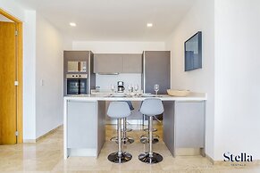 Grand Oceanview Condo with Rooftop Pools