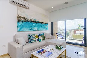 Grand Oceanview Condo with Rooftop Pools