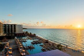 Grand Oceanview Condo with Rooftop Pools