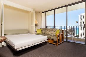 Waikiki Banyan-Amazing Walk to the Beach