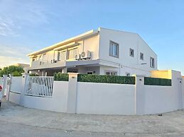 Rooi Santo Residence
