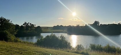 Cuddfan Lodge on a Gorgeous Private Lake