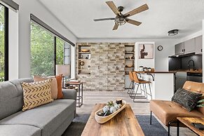 HOLT - Billionaire Mountain