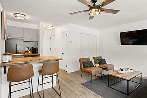 HOLT - Billionaire Mountain