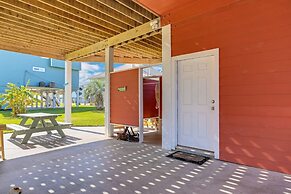 Coastal Cajun Getaway On The Beach! 3 Bedroom Home by Redawning