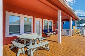 Coastal Cajun Getaway On The Beach! 3 Bedroom Home by Redawning