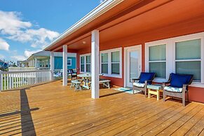 Coastal Cajun Getaway On The Beach! 3 Bedroom Home by Redawning