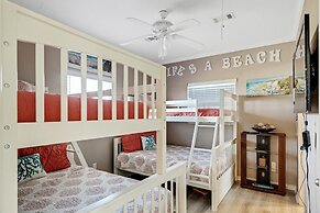 Coastal Cajun Getaway On The Beach! 3 Bedroom Home by Redawning