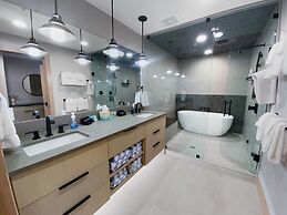 Kings Crown C-101 2 Bedroom Condo by RedAwning