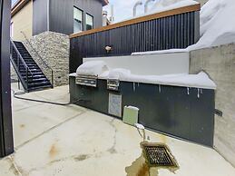 Kings Crown C-101 2 Bedroom Condo by RedAwning