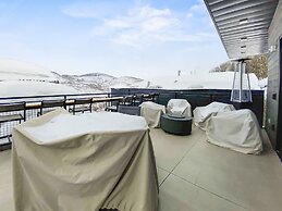 Kings Crown C-101 2 Bedroom Condo by RedAwning