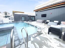 Kings Crown C-101 2 Bedroom Condo by RedAwning