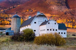 Kings Crown C-101 2 Bedroom Condo by RedAwning