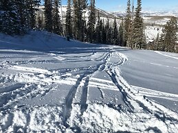 Kings Crown C-101 2 Bedroom Condo by RedAwning