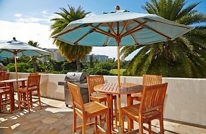 Luana Waikiki 520 Condo by RedAwning