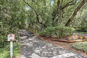 Pool View Condo with Access to Walking or Biking Pathway Throughout Am