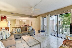 Pool View Condo with Access to Walking or Biking Pathway Throughout Am