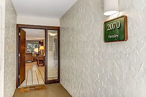 Pool View Condo with Access to Walking or Biking Pathway Throughout Am