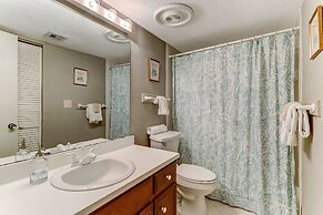 Pool View Condo with Access to Walking or Biking Pathway Throughout Am