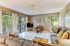 Pool View Condo with Access to Walking or Biking Pathway Throughout Am