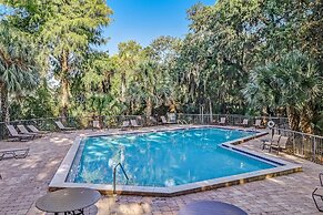 Pool View Condo with Access to Walking or Biking Pathway Throughout Am
