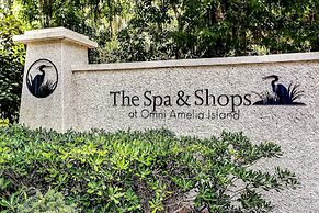 Pool View Condo with Access to Walking or Biking Pathway Throughout Am