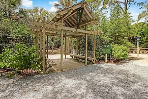 Pool View Condo with Access to Walking or Biking Pathway Throughout Am