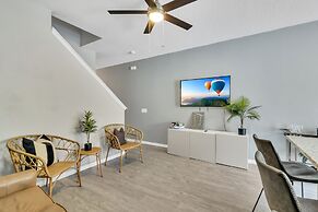 Just 10 Mins From Disney and Walking Distance to Outlets & Restaurants
