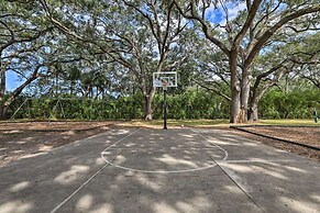 Just 10 Mins From Disney and Walking Distance to Outlets & Restaurants