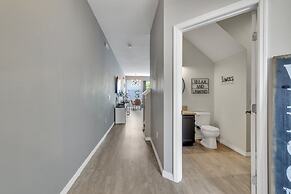 Just 10 Mins From Disney and Walking Distance to Outlets & Restaurants