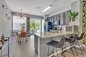 Just 10 Mins From Disney and Walking Distance to Outlets & Restaurants