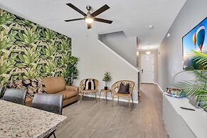 Just 10 Mins From Disney and Walking Distance to Outlets & Restaurants