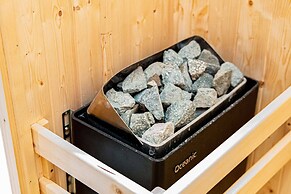 Private Hot Tub, Sauna, Ice Bath Gym Apartment