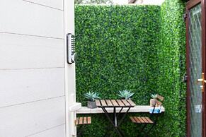 Private Hot Tub, Sauna, Ice Bath Gym Apartment