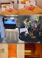Private Hot Tub, Sauna, Ice Bath Gym Apartment