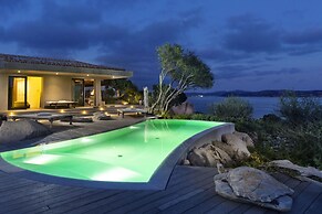 Villa in Porto Rafael, Design, Infinity Pool, Panoramic Sea View, Priv