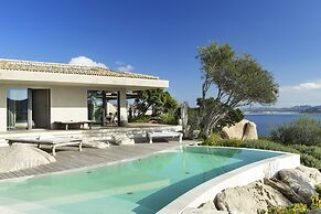 Villa in Porto Rafael, Design, Infinity Pool, Panoramic Sea View, Priv