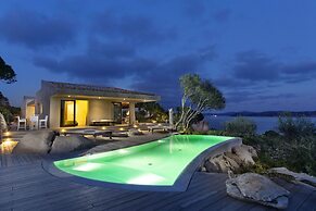 Villa in Porto Rafael, Design, Infinity Pool, Panoramic Sea View, Priv