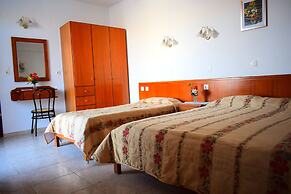 Triple Sea View Family Room Close To The Beach