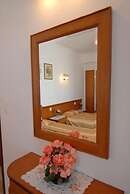 Seaview Studio For Two Just Minutes From The Beach