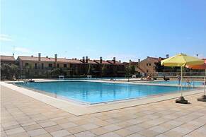 Terraced House With Swimming Pool