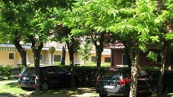 Terraced House With Swimming Pool