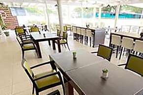 Rockley Golf 810 is a 2 Bedroom, 2 Bathroom 1st Floor Apartment With P