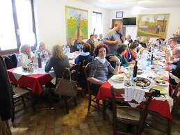 Room in Apartment Agriturismo Rocca Dei Marchesi